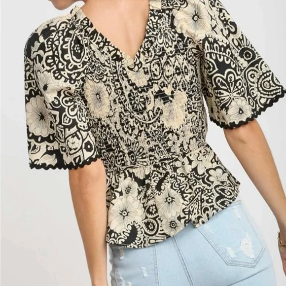 Umgee Black and Cream Floral Blouse - Picture 5 of 5